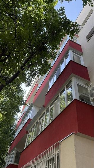 Apartament cu 3 camere decomandat în Berceni