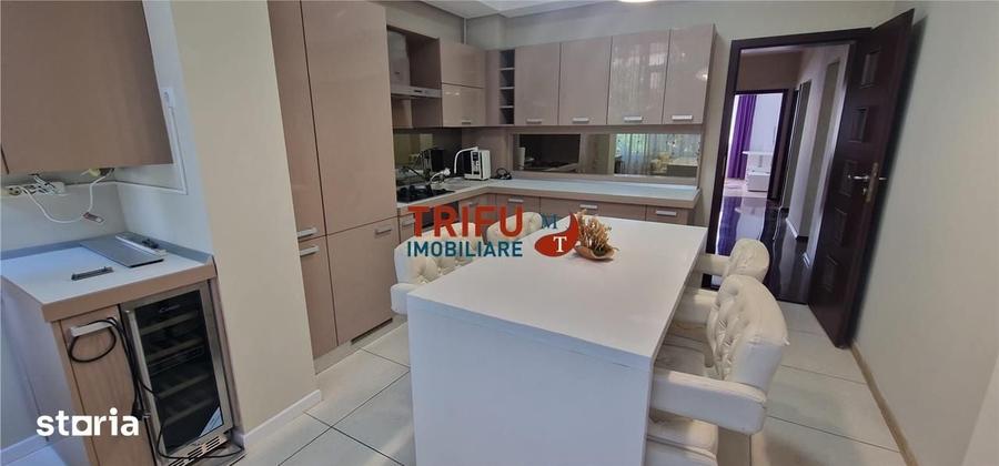 Apartament cu 4 camere decomandat în Cetate