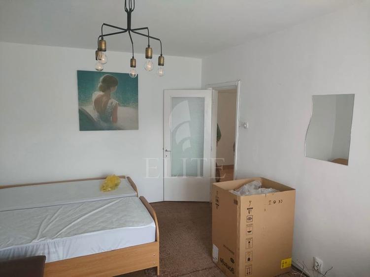 Apartament cu 4 camere decomandat, mobilat în Mărăști