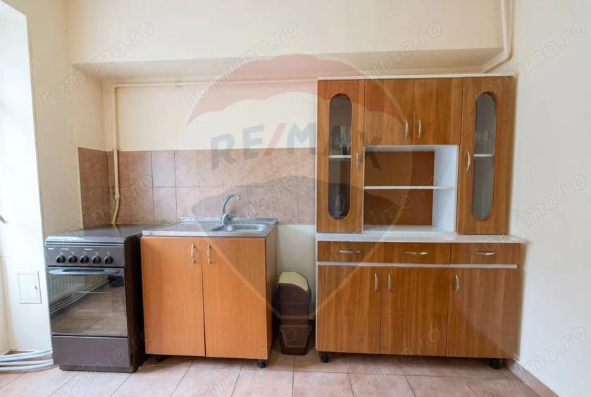 Apartament cu 3 camere decomandat în Est