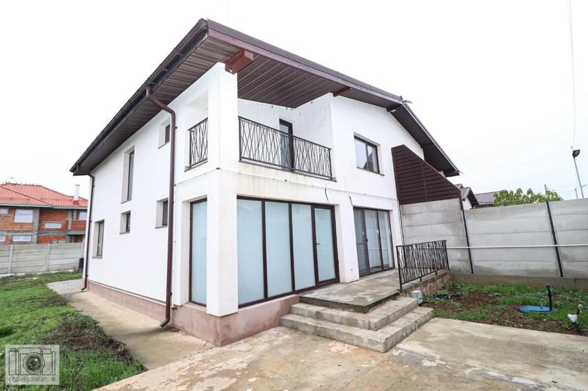 Casă cu 5 camere cu Teren 700 Mp în Ciorogârla