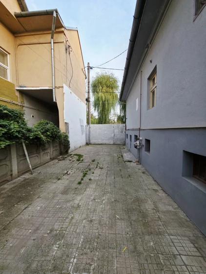 Casă cu 3 camere cu Teren 500 Mp în Central