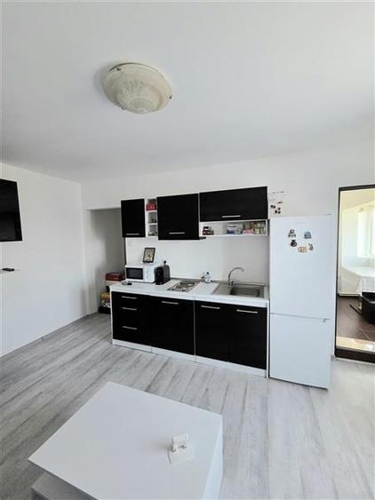 Apartament cu 3 camere semidecomandat, mobilat în Inel II