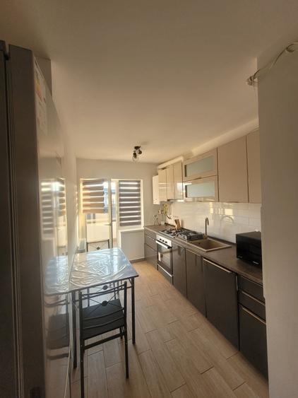 Apartament cu 4 camere decomandat în Central