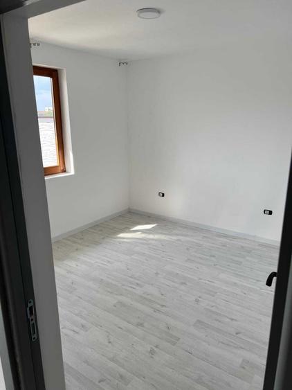 Casă cu 3 camere cu Teren 300 Mp în Central