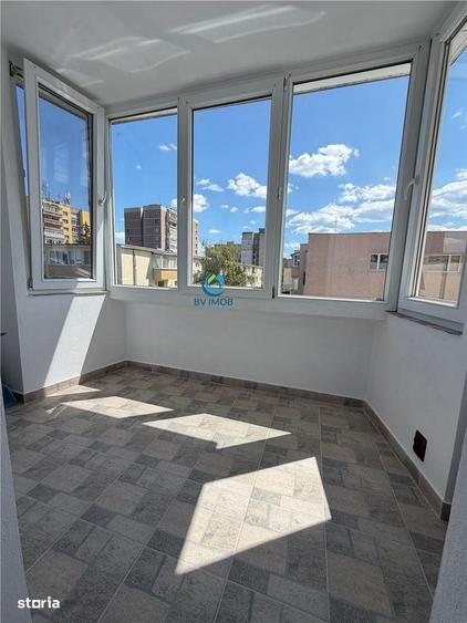 Apartament cu 3 camere decomandat în Astra