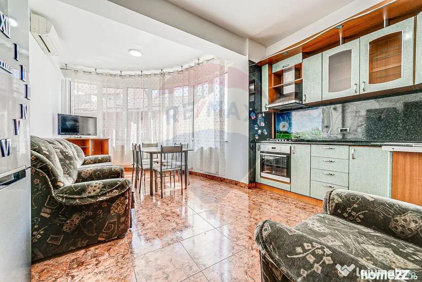 Apartament cu 3 camere decomandat în Boul Roșu