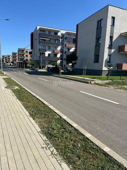 Teren Construcții intravilan de 1050 mp, în Tractorul