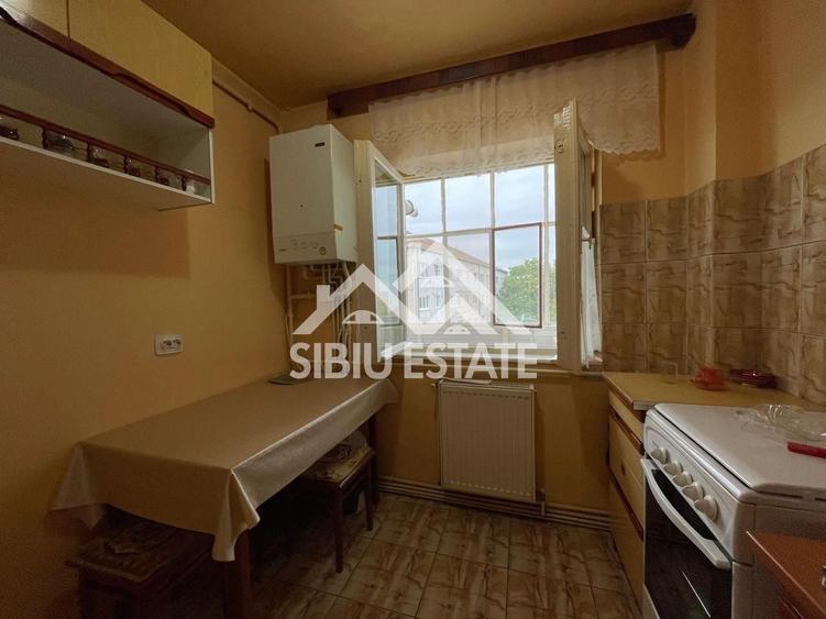 Apartament cu 2 camere decomandat, mobilat în Calea Dumbrăvii