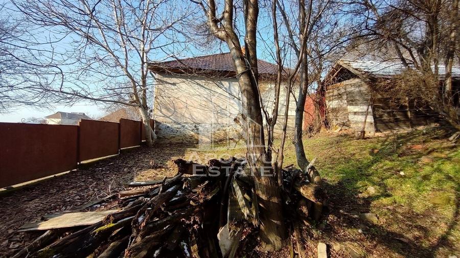 Casă individuală cu 9 camere cu Canalizare în Nord-Est