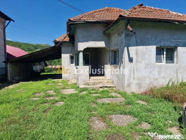 Casă cu 4 camere cu Teren 400 Mp în Călinești