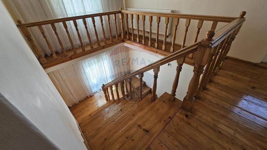 Casă cu 5 camere cu Teren 2078 Mp în Bogata