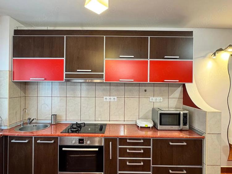 Apartament cu 3 camere semidecomandat în Rogerius