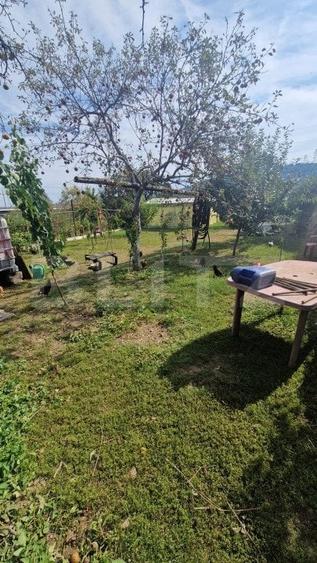 Casă individuală cu 5 camere cu Canalizare în Satulung