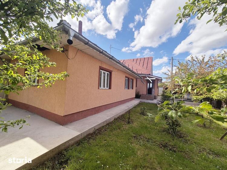 Casă cu 5 camere decomandat cu Teren 1600 Mp în Dobreni