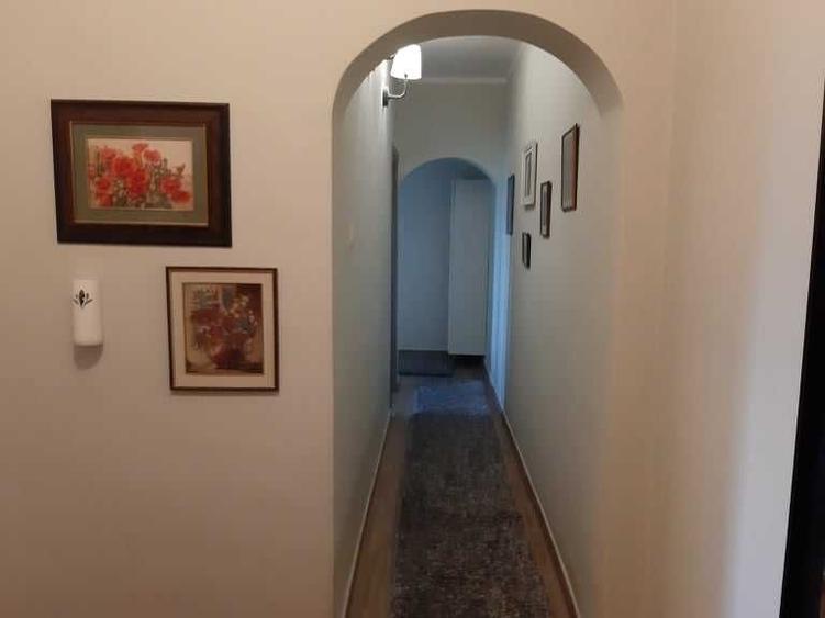 Apartament cu 2 camere decomandat, mobilat în Tomis Mall