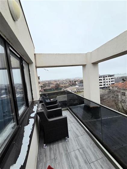 Apartament cu 3 camere decomandat, mobilat în Palazu Mare
