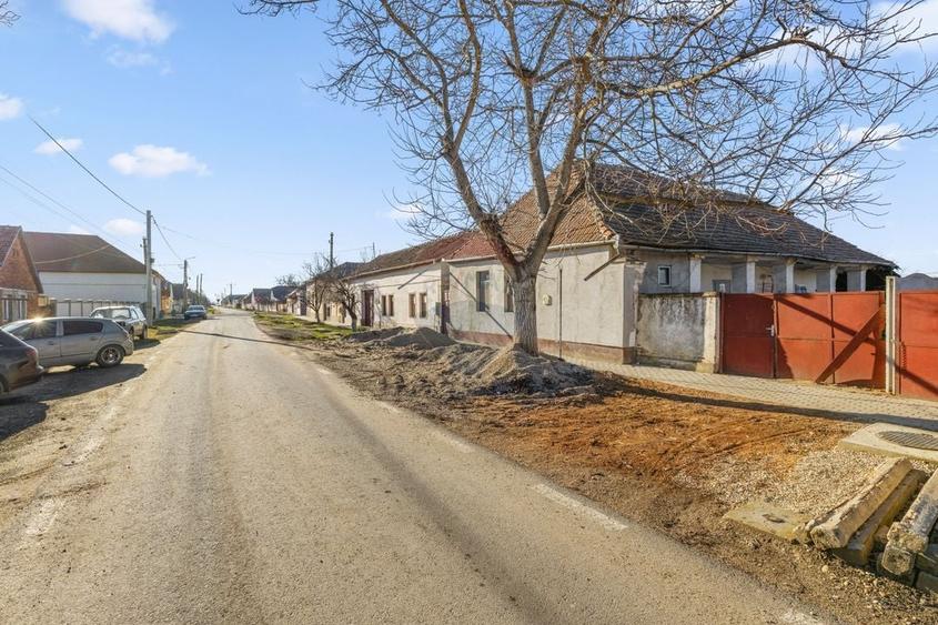 Casă cu 3 camere cu Teren 591 Mp în Vinga