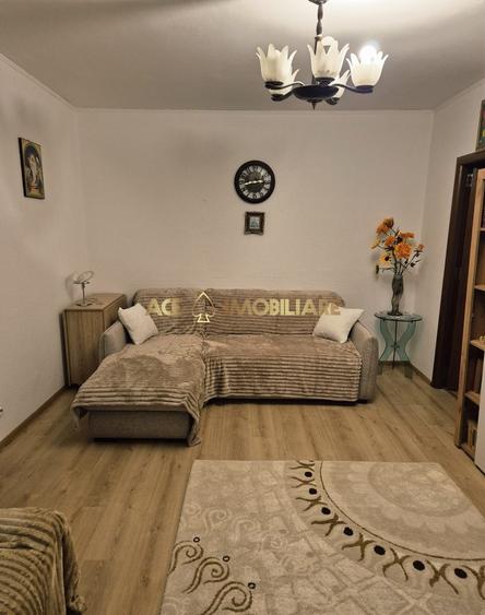 Apartament cu 3 camere semidecomandat, mobilat în Gorjului