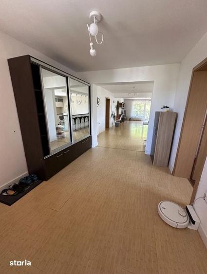 Apartament cu 4 camere, mobilat în Central