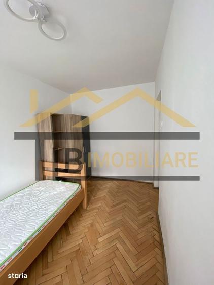 Apartament cu 3 camere semidecomandat în Central