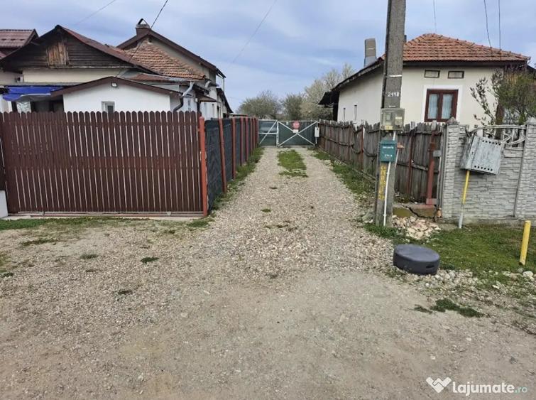 Casă cu 2 camere cu Teren 2000 Mp în Trivale