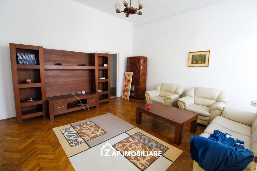 Casă individuală cu 5 camere cu Canalizare în Central