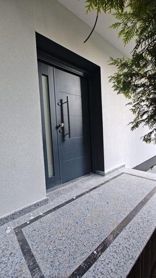 Duplex cu 4 camere cu Canalizare în Ostratu