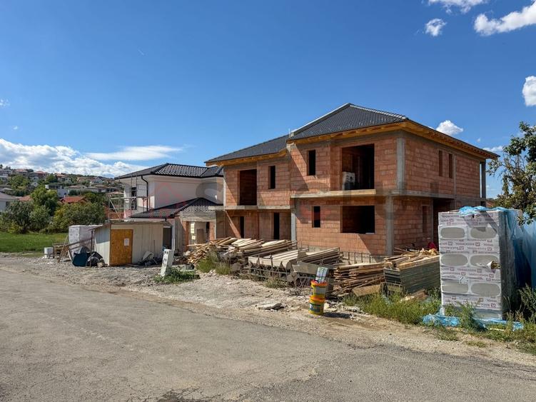 Duplex cu 4 camere cu Canalizare în Borhanci