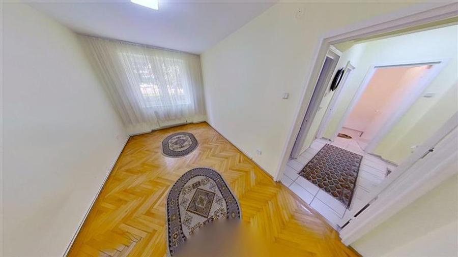Apartament cu 3 camere decomandat în Astra
