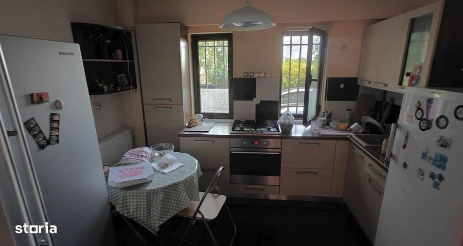 Apartament cu 4 camere în Obor