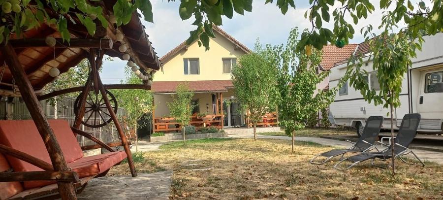 Casă individuală cu 4 camere cu Canalizare în Giarmata