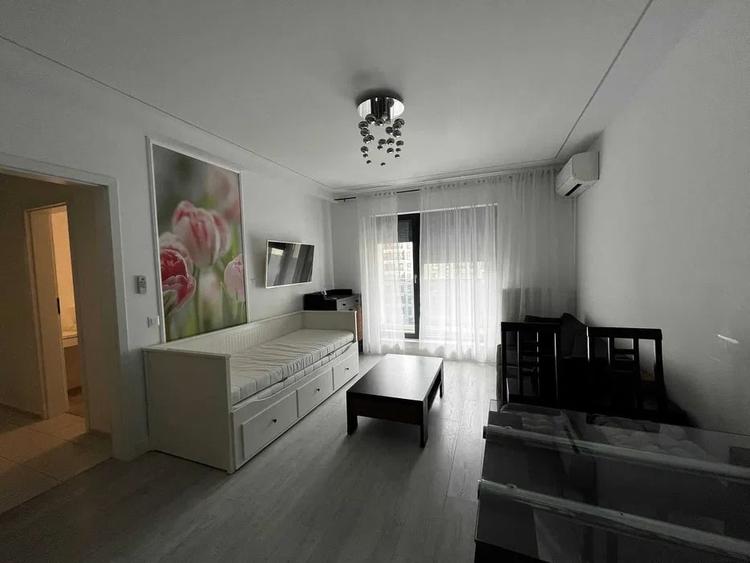 Apartament cu 3 camere semidecomandat, mobilat în Lujerului