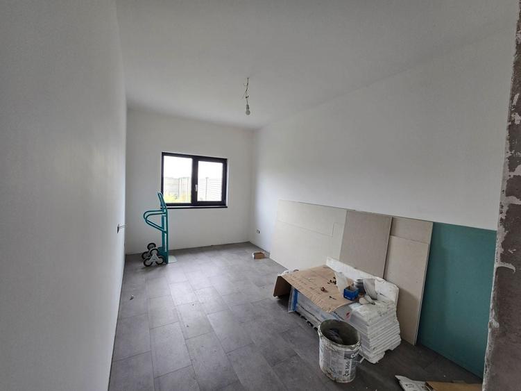 1/2 Duplex pe parter,predare la cheie  , 3 dormitoare, Zona Metro 2, Comision 0% - 5