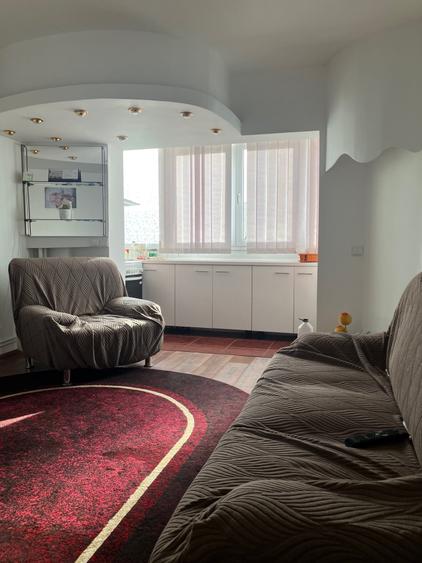 Apartament cu 3 camere decomandat în Lacul Tei
