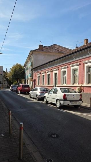 Apartament cu 3 camere nedecomandat, mobilat în Central