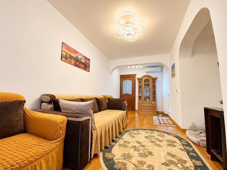 Casă cu 5 camere cu Teren 228 Mp în Domenii