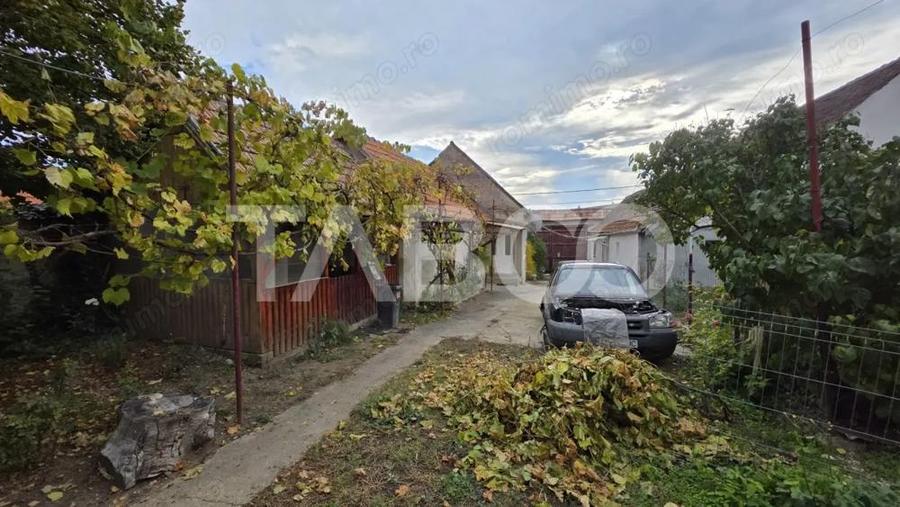 Casă cu 3 camere cu Teren 5859 Mp în Deal