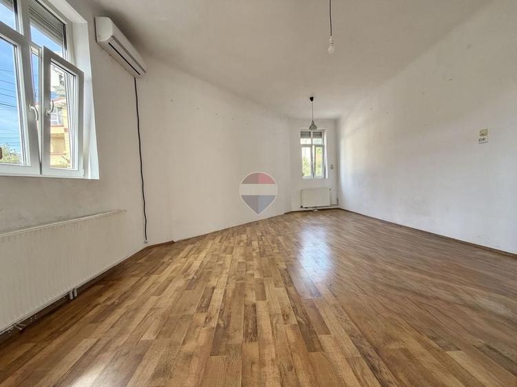 Duplex cu 3 camere cu Teren 182.5 Mp în Eroii Revoluției