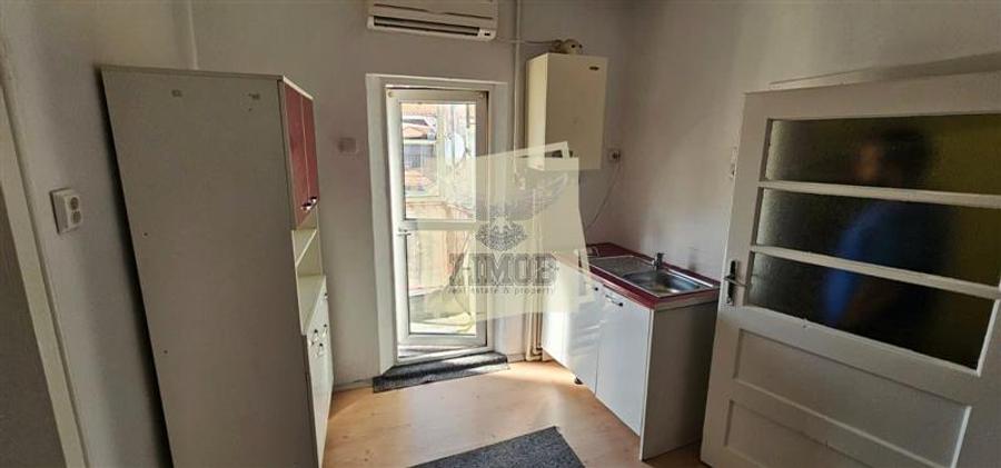 Apartament cu 4 camere semidecomandat în Aeroport