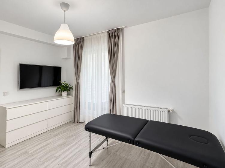 Apartament cu 3 camere semidecomandat, mobilat în Central