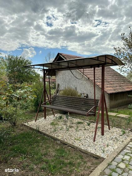 Casă cu 6 camere cu Teren 2300 Mp în Iepurești