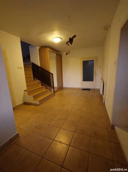 Casă cu 6 camere cu Teren 4500 Mp în Torontalului