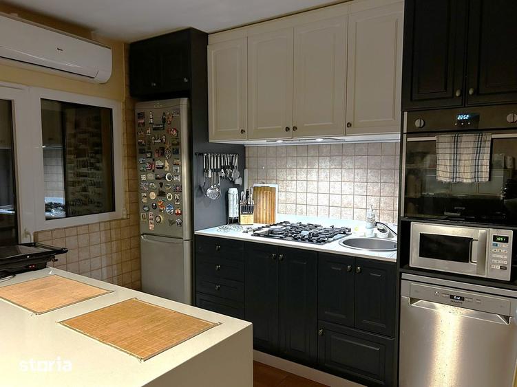 Apartament cu 3 camere, mobilat în Tei