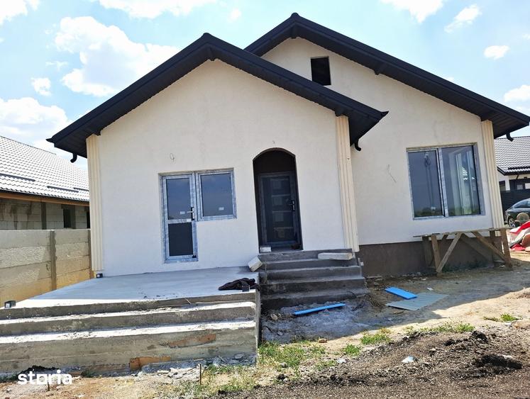 Casă cu 3 camere cu Teren 300 Mp în Central