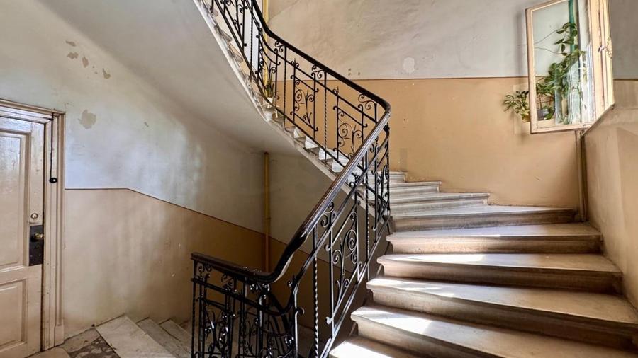 Apartament cu 4 camere decomandat în Calea Victoriei