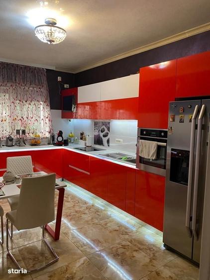 Casă cu 4 camere în Central