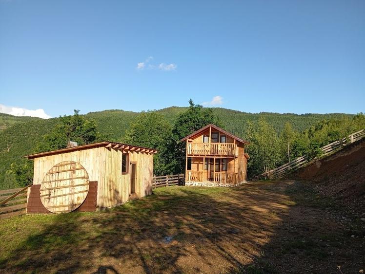 Casă cu 3 camere în Muntele Rece