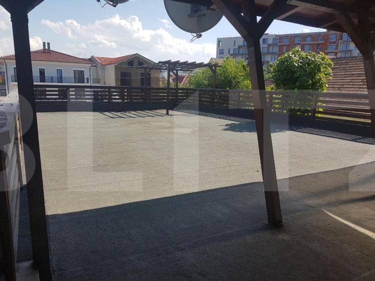 Casă individuală cu 15 camere cu Teren 1256 Mp în Între Lacuri