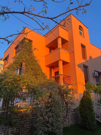 Casă cu 4 camere cu Teren 350 Mp în Central